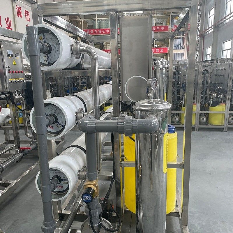 Auto PLC 6m3 por hora Sistema de purificación de filtros de agua RO industriales para agua salobre