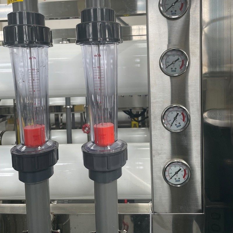 Auto PLC 6m3 por hora Sistema de purificación de filtros de agua RO industriales para agua salobre