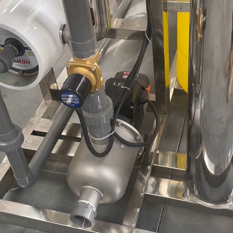 Auto PLC 6m3 por hora Sistema de purificación de filtros de agua RO industriales para agua salobre