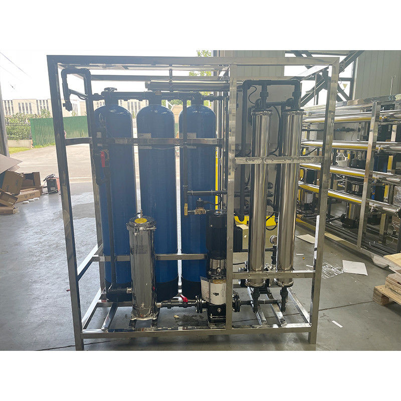 0.2-0.4MPa 500LPH Tres sistemas de purificación de agua por ósmosis inversa con FRP para beber directamente