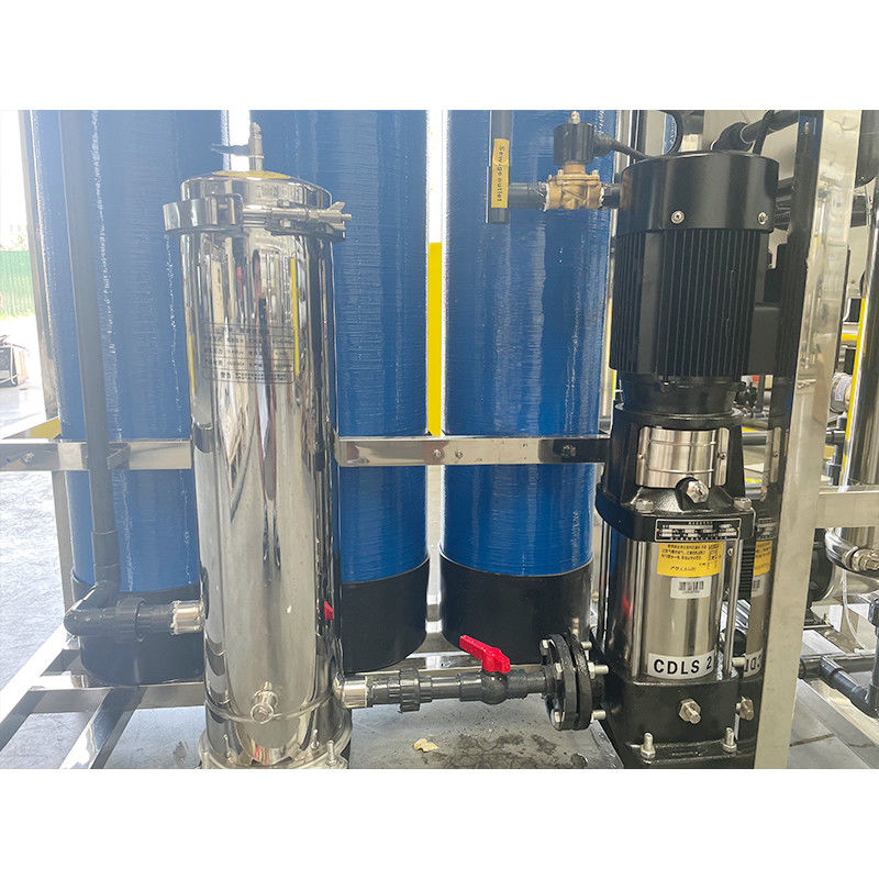 0.2-0.4MPa 500LPH Tres sistemas de purificación de agua por ósmosis inversa con FRP para beber directamente