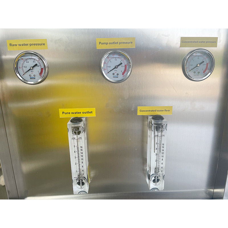 0.2-0.4MPa 500LPH Tres sistemas de purificación de agua por ósmosis inversa con FRP para beber directamente